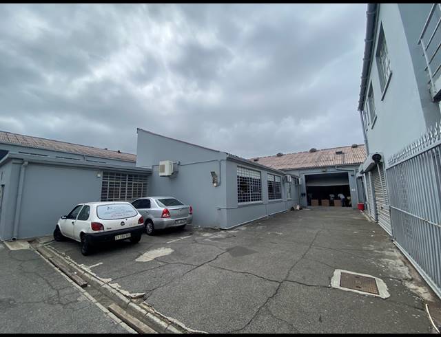 900M² WAREHOUSE TO LET IN PAARDEN EILAND
